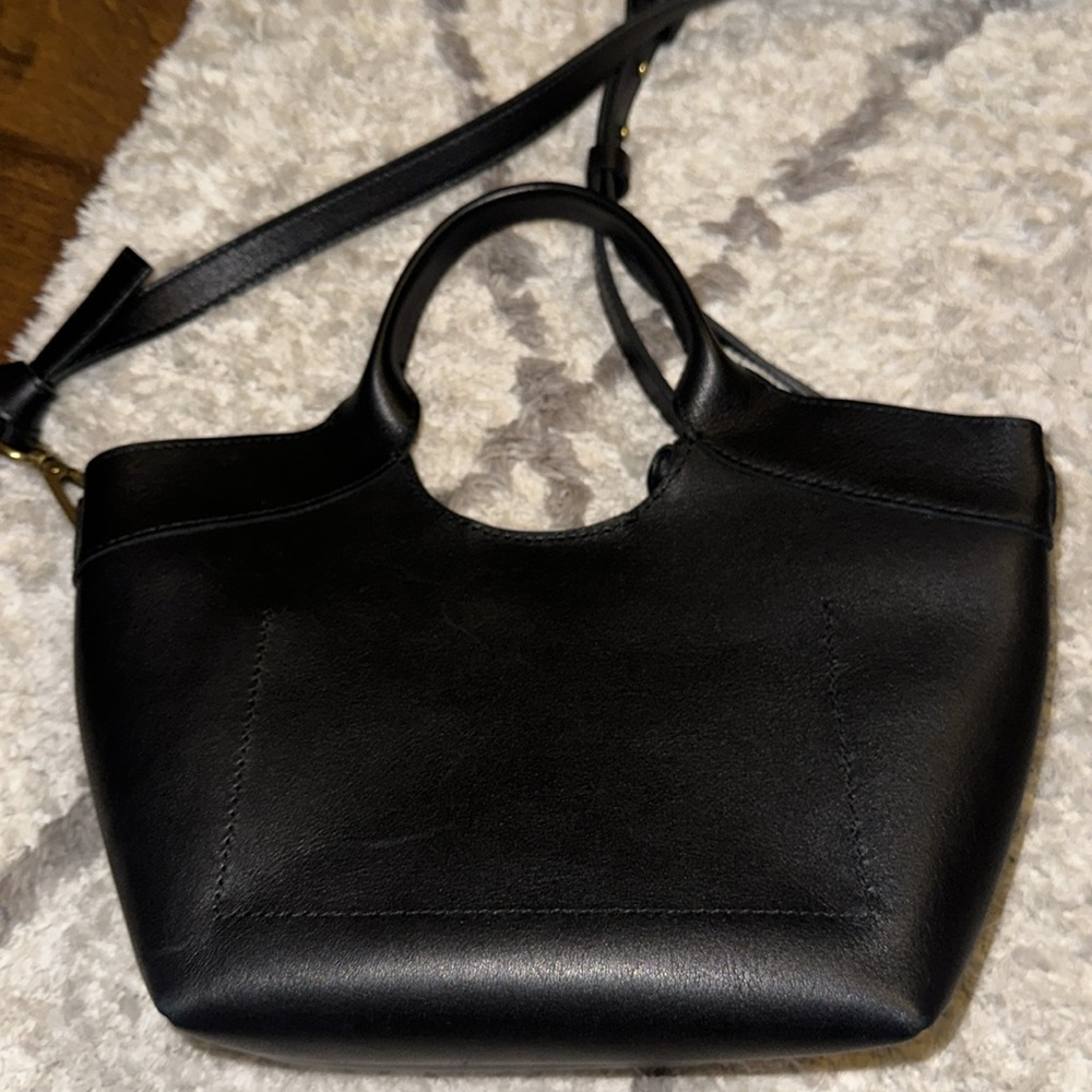 Madewell the mini Sydney cut out leather tote.